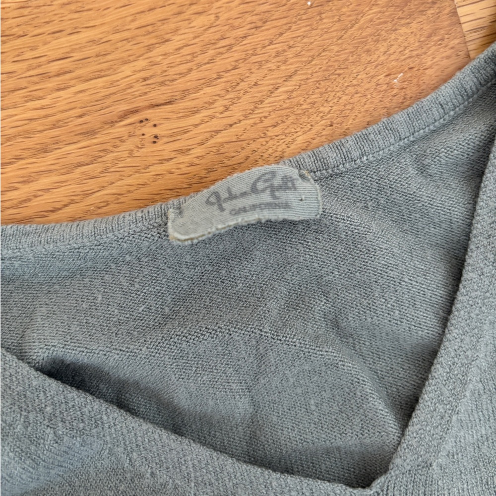 Brandy Melville/ John Galt Cropped Sweater - Picture 2 of 3